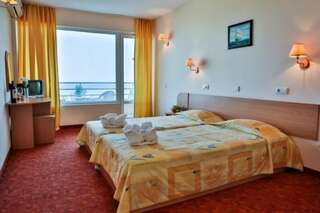 Отель Vezhen Hotel - Free Parking Золотые Пески Двухместный номер с 2 отдельными кроватями и видом на море-1